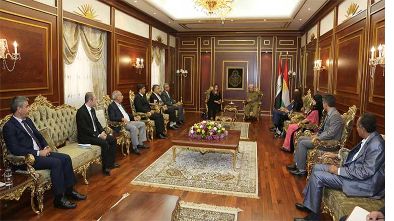 Barzanî ligel şanda Yekîtiya Nivîskarên Kurdistana Sûriyê civiya